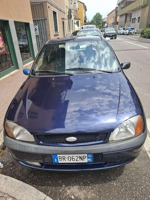 Usata 2001 Ford Fiesta Ghia Due volumi | 800 € (Super prezzo) - Immagine 1/4