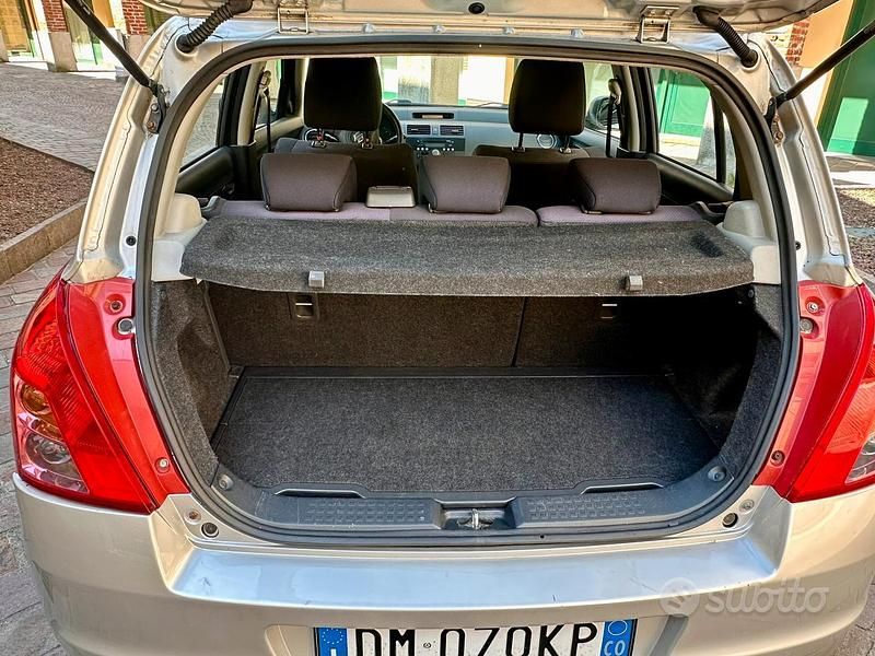 Usata Suzuki Swift 92 CV (67 kW) 2008 Grigio Utilitaria