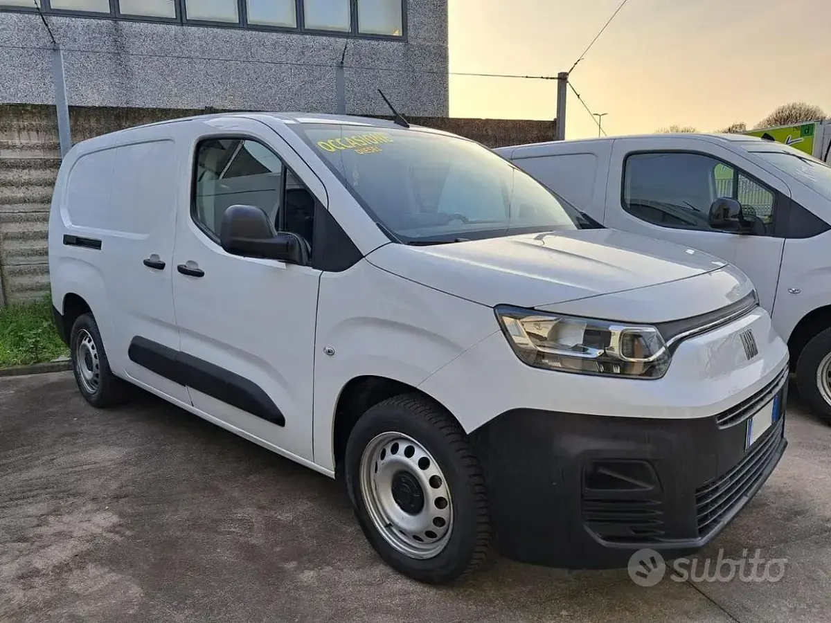 Usata Fiat Doblò 101 CV (74 kW) 2023 Bianco Monovolume