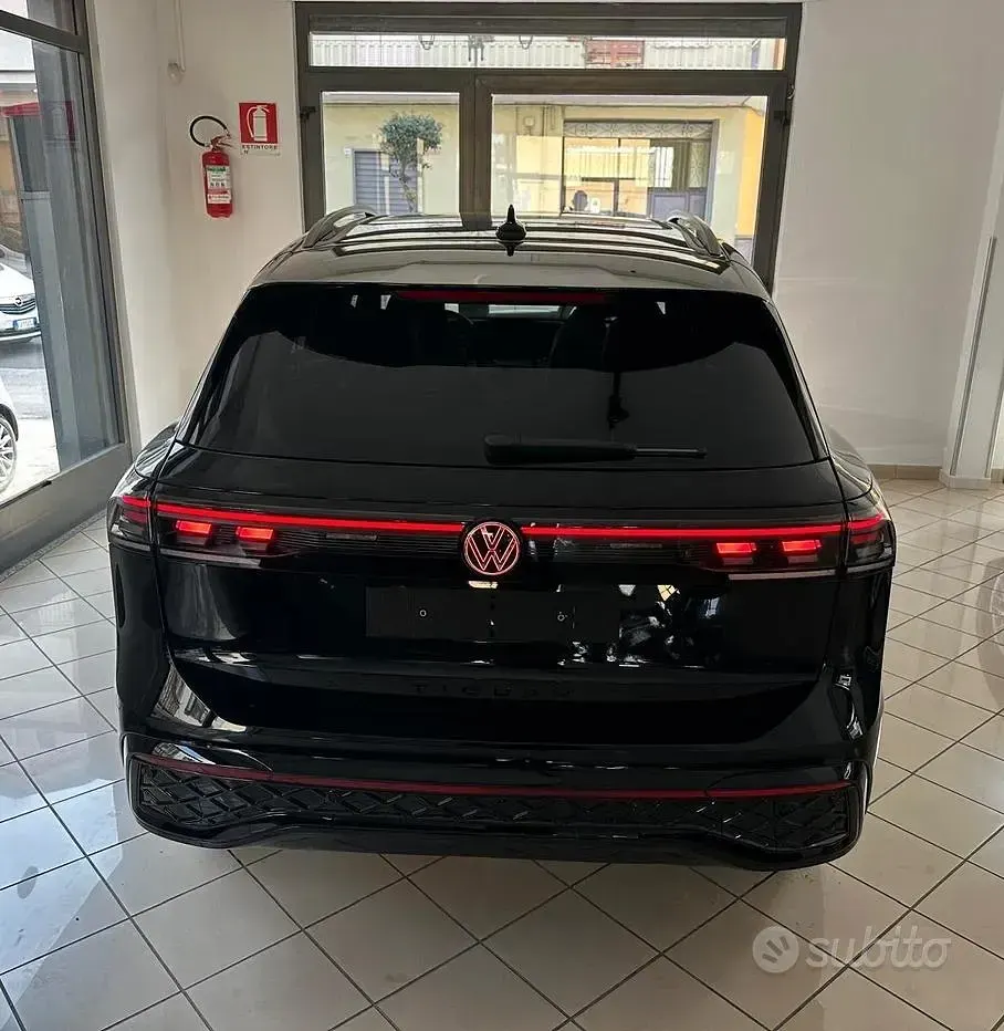 Nuova VW Tiguan R-line 150 CV (110 kW) 2026 Nero SUV