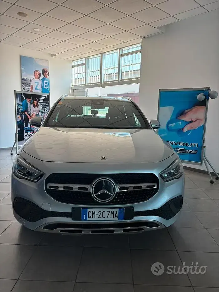 Usata Mercedes GLA200 150 CV (110 kW) 2023 Grigio SUV