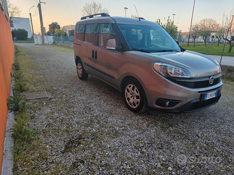 Usata Fiat Doblò 120 CV (88 kW) 2017 Marrone Monovolume