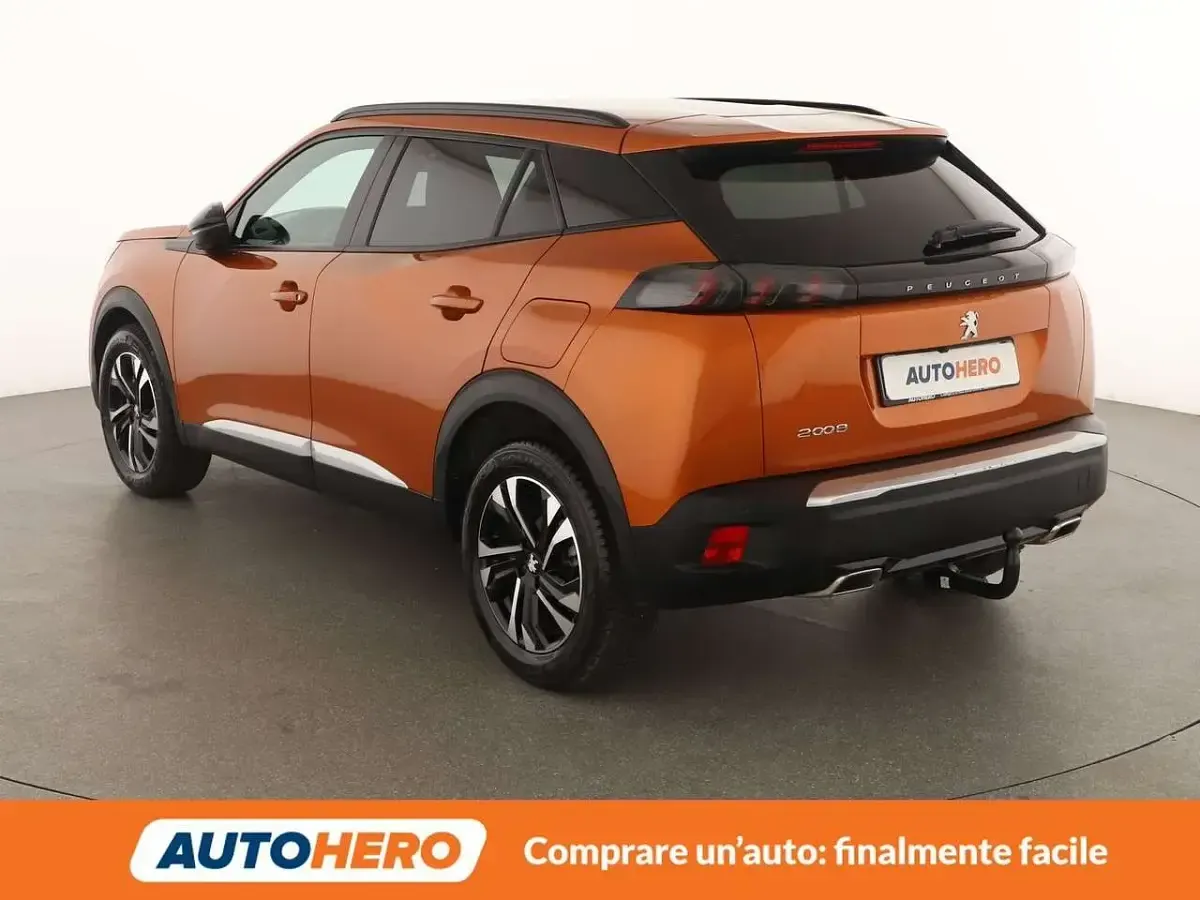 Usata Peugeot 2008 Allure 131 CV (96 kW) 2023 Arancione SUV