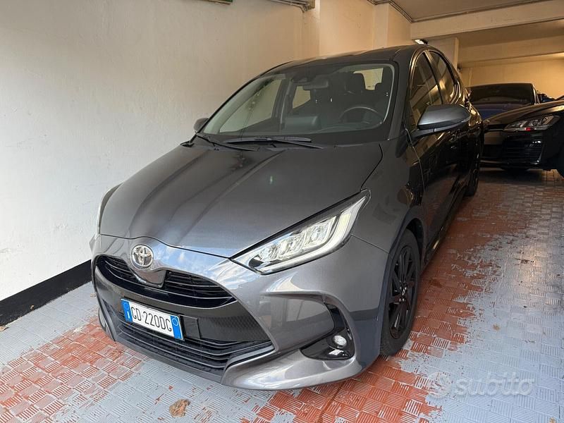 Usata Toyota Yaris Trend 72 CV (52 kW) 2020 Grigio Berlina