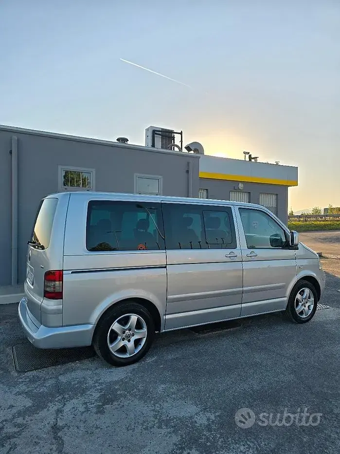 Usata VW Multivan 131 CV (96 kW) 2004 Grigio Monovolume