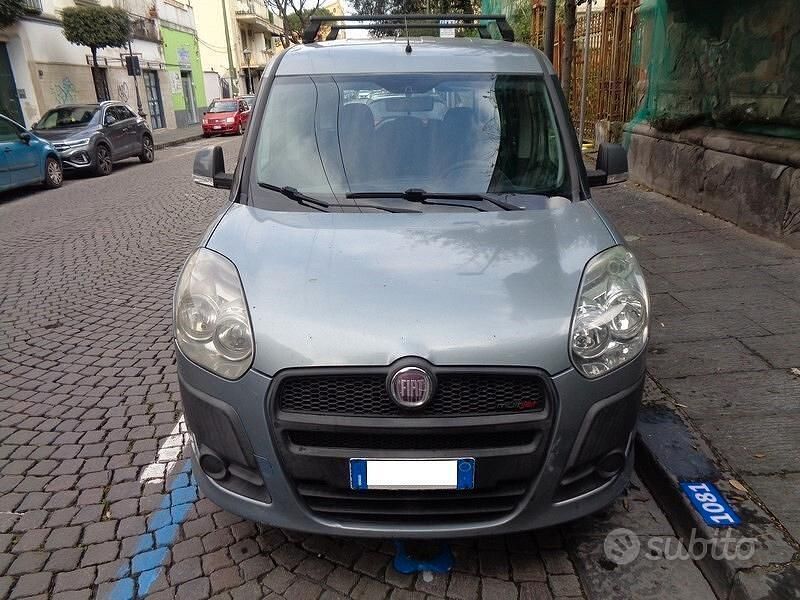 Usata Fiat Doblò 90 CV (66 kW) 2012 Grigio Monovolume
