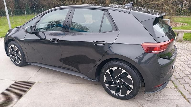 Usata VW ID.3 Pro Performance 150 kW (204 CV) 2023 Nero Utilitaria