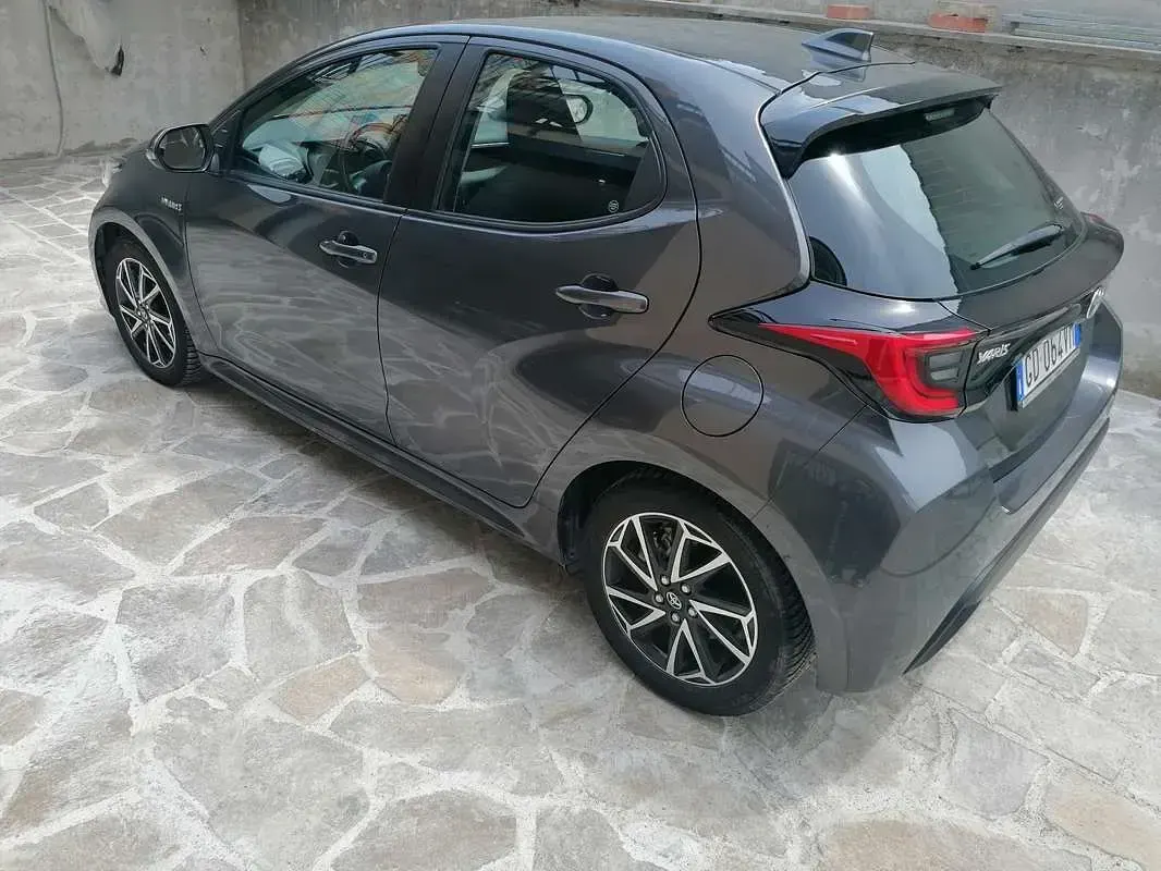 Usata Toyota Yaris Hybrid Trend 92 CV (67 kW) 2021 Berlina