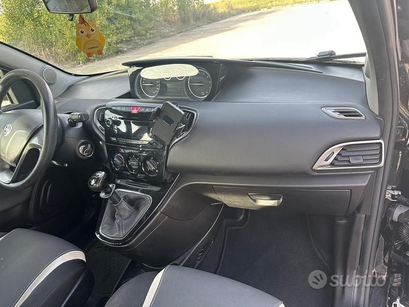 Usata Lancia Ypsilon 85 CV (62 kW) 2015 Utilitaria