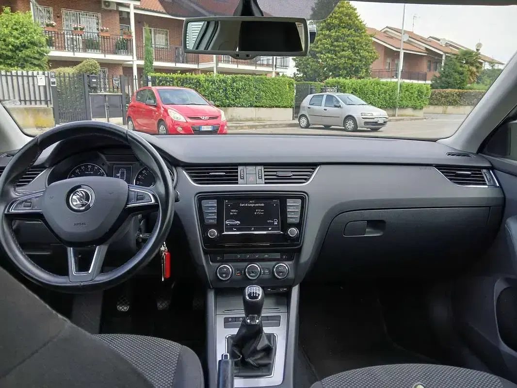 Usata Skoda Octavia Executive 150 CV (110 kW) 2015 Argento Station wagon