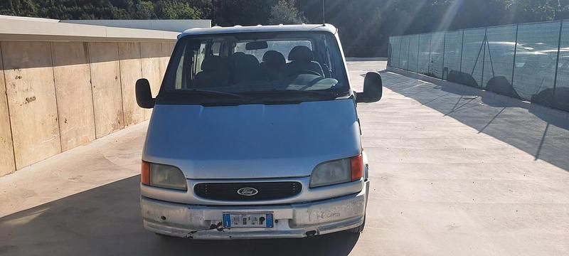 Usata Ford Transit 85 CV (62 kW) 1999 Argento Berlina