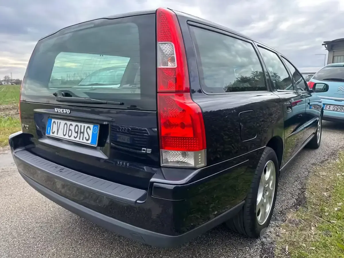 Usata Volvo V70 Momentum 163 CV (119 kW) 2005 Blu Station wagon