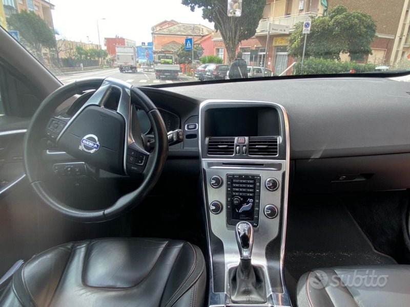 Usata Volvo XC60 Ocean Race 150 CV (110 kW) 2017 Argento SUV
