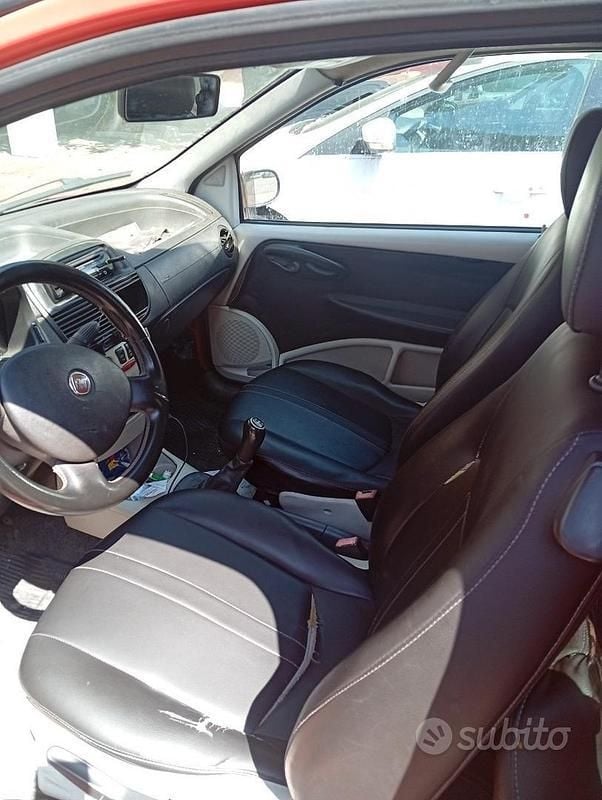 Usata Fiat Punto 69 CV (50 kW) 2006 Utilitaria