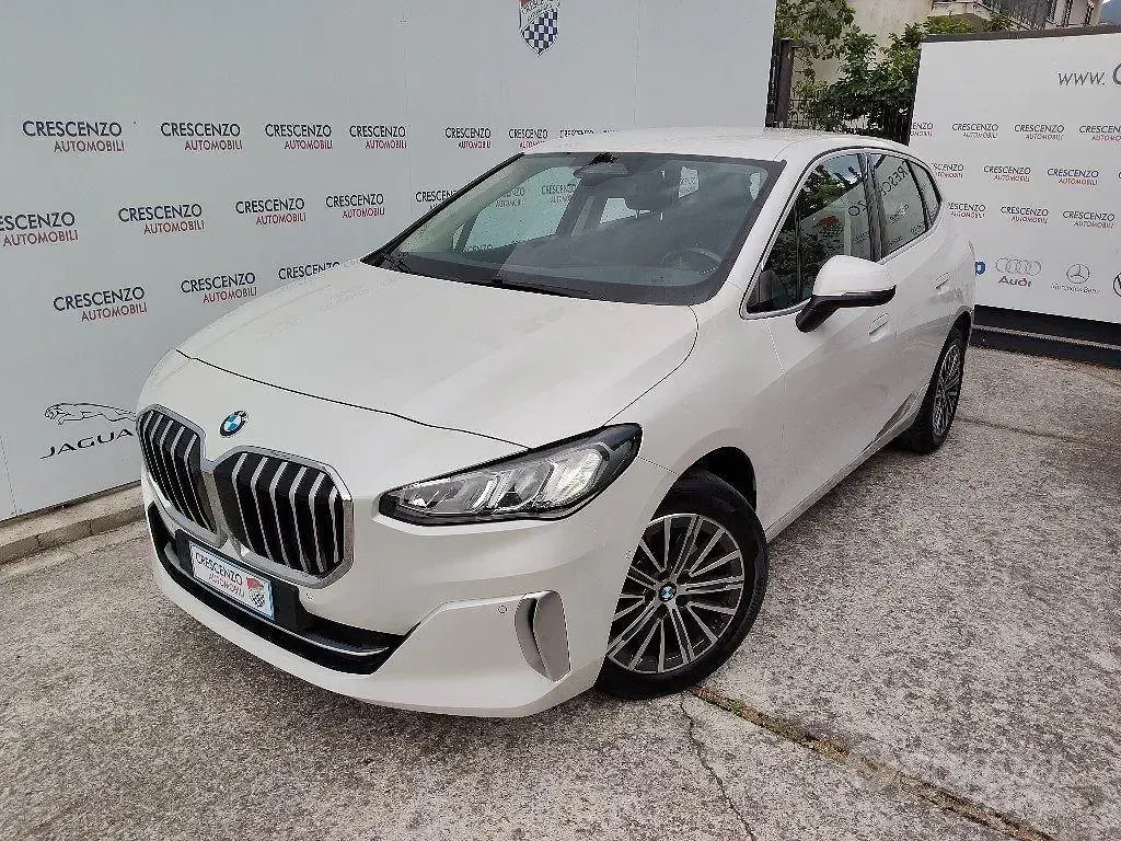 Usata BMW 218 Active Tourer Luxury Line 150 CV (110 kW) 2023 Bianco Monovolume