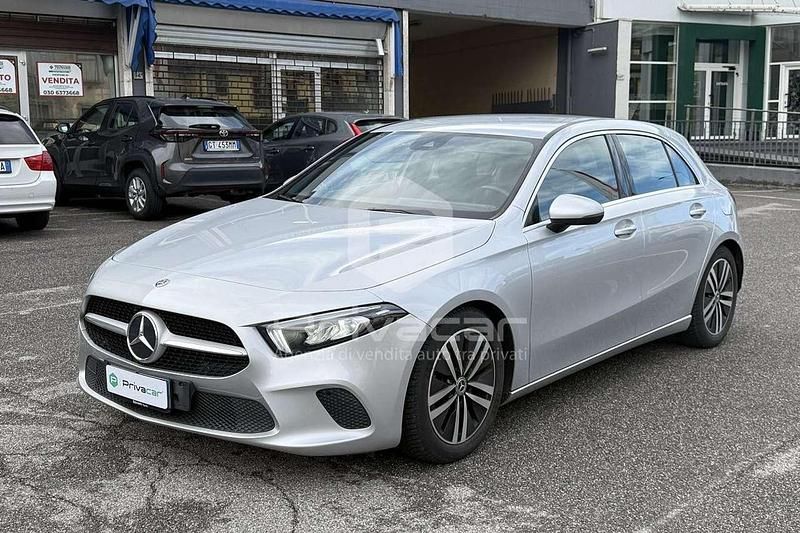 Grigio Usata 2019 Mercedes A180 Due volumi | 19.990 € (Ottimo prezzo) - Immagine 1/4