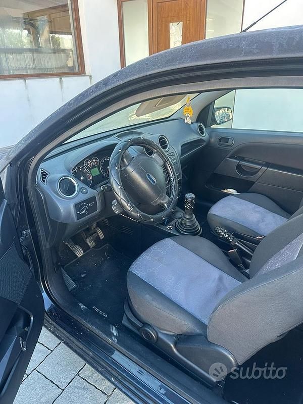 Usata Ford Fiesta 75 CV (55 kW) 2008 Nero Utilitaria