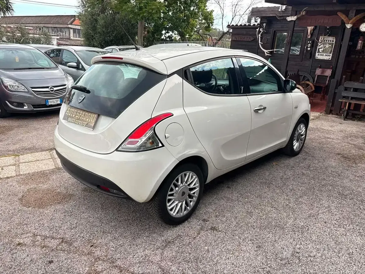 Usata Lancia Ypsilon S 95 CV (69 kW) 2013 Bianco Utilitaria