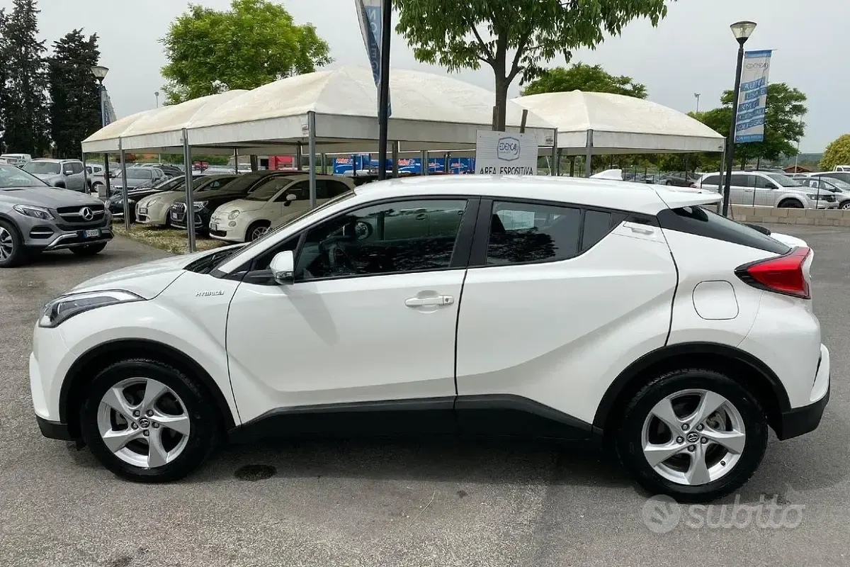 Usata Toyota C-HR Active 98 CV (72 kW) 2017 Bianco SUV
