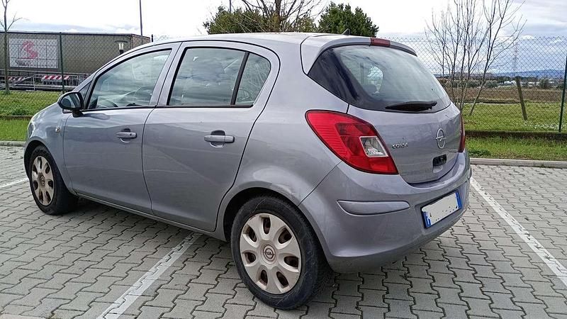 Usata Opel Corsa Cosmo 80 CV (58 kW) 2008 Grigio Berlina