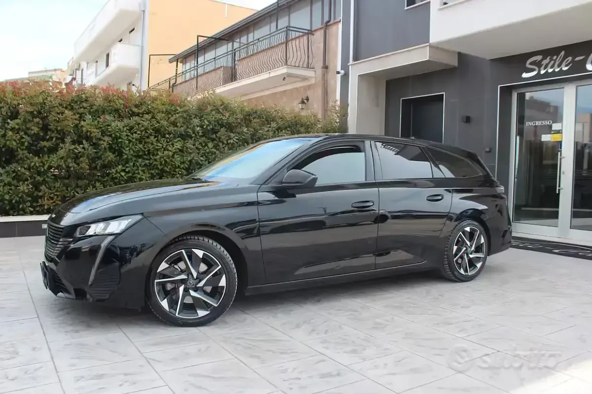 Usata Peugeot 308 Allure 131 CV (96 kW) 2022 Nero Station wagon