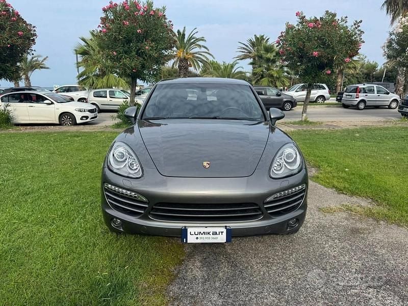 Usata Porsche Cayenne 245 CV (180 kW) 2013 Grigio(met.) SUV