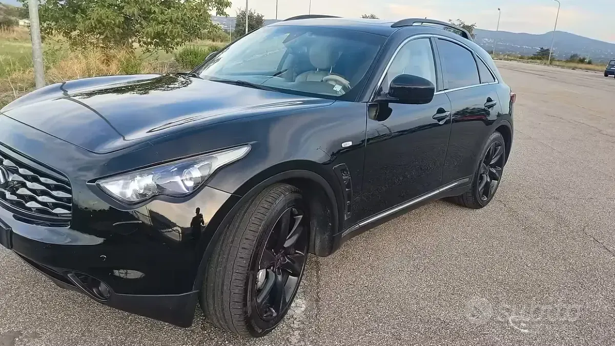 Usata Infiniti Fx30 Premium 238 CV (175 kW) 2012 Nero SUV