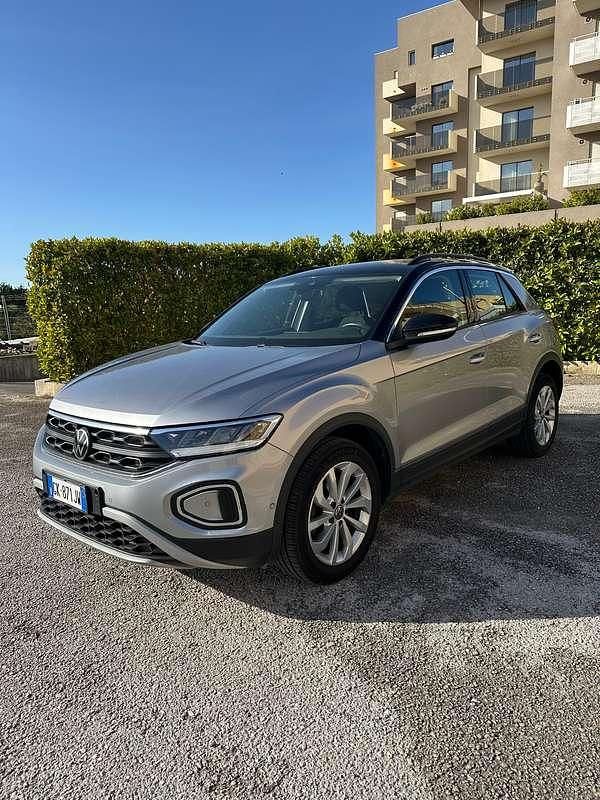Usata VW T-Roc Life 110 CV (80 kW) 2023 Argento SUV