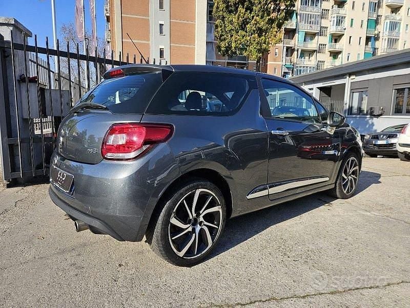 Usata DS Automobiles DS3 Chic 82 CV (60 kW) 2016 Grigio scuro Utilitaria