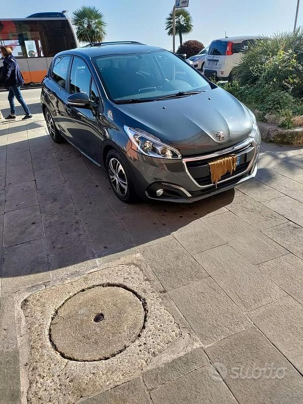 Usata Peugeot 208 2016 Grigio Utilitaria