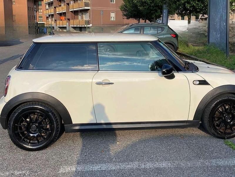 Begagnad Mini ONE 75 HK (55 kW) 2010 Vit Halvkombi