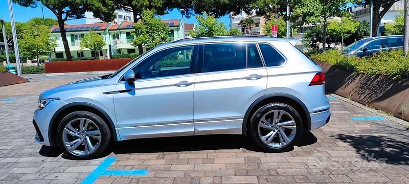 Usata VW Tiguan R-line 150 CV (110 kW) 2021 Grigio SUV