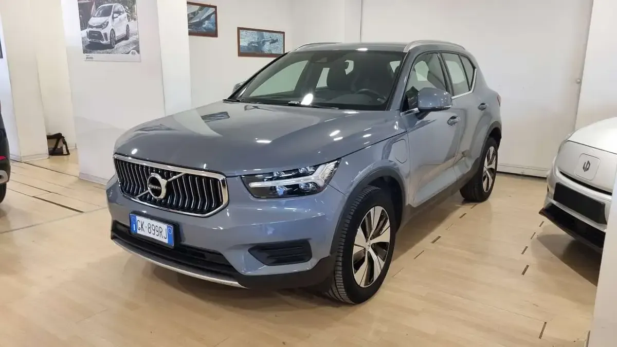 Usata Volvo XC40 Plus 129 CV (94 kW) 2022 Grigio SUV