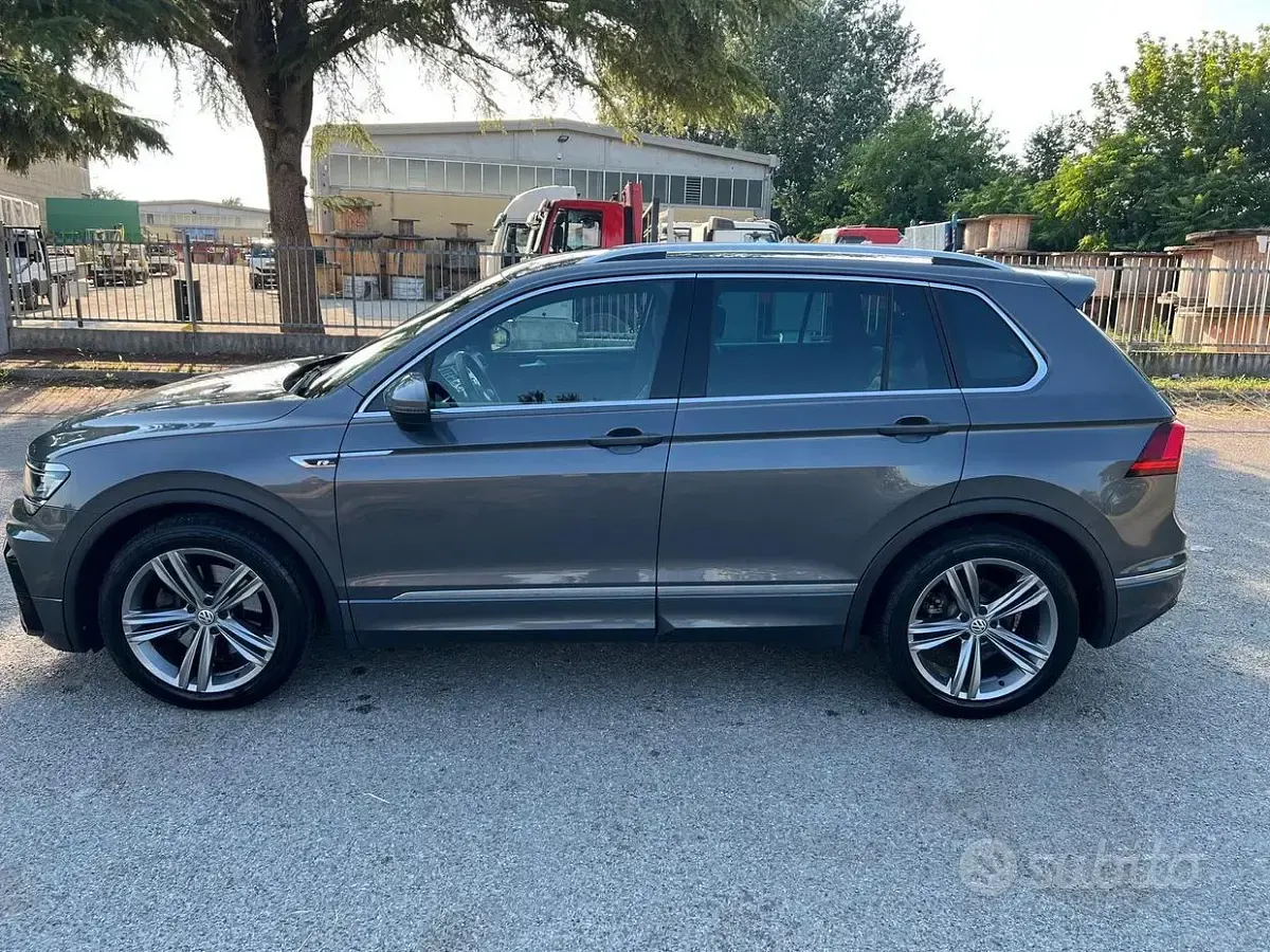 Usata VW Tiguan R-line 190 CV (139 kW) 2017 Grigio SUV