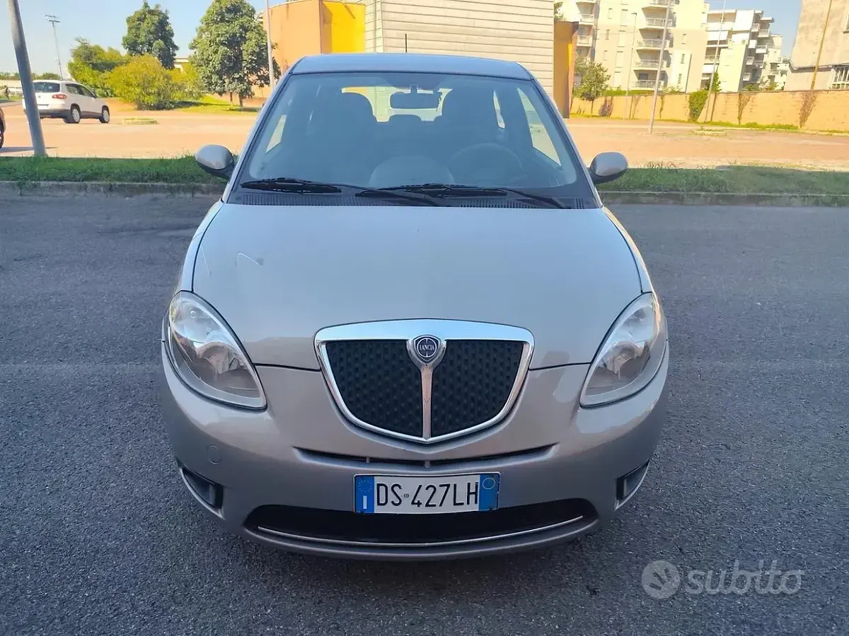 Usata Lancia Ypsilon 60 CV (44 kW) 2008 Marrone Utilitaria