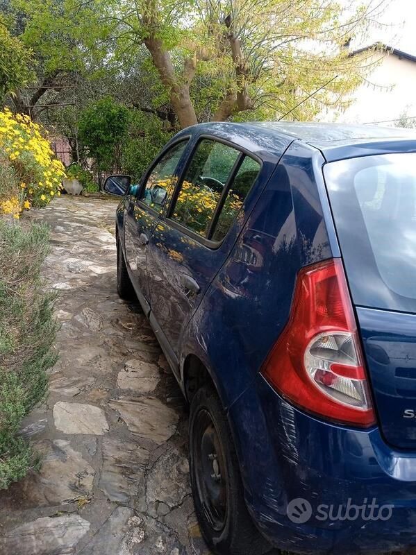 Usata 2009 Dacia Sandero Due volumi | 2900 € - Immagine 1/4