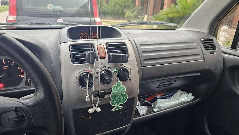 Usata Opel Agila Cosmo 69 CV (50 kW) 2004 Giallo Monovolume