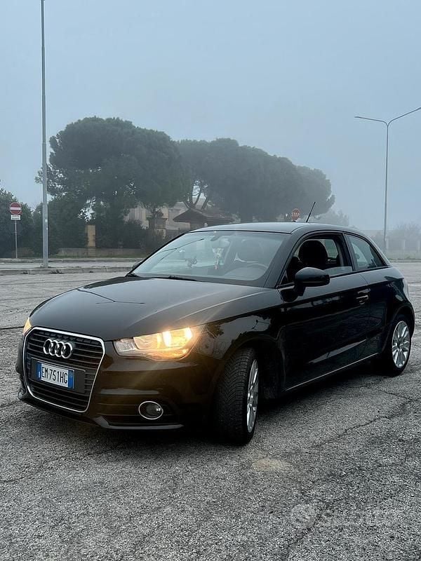 Usata Audi A1 Attraction 105 CV (77 kW) 2012 Nero Utilitaria