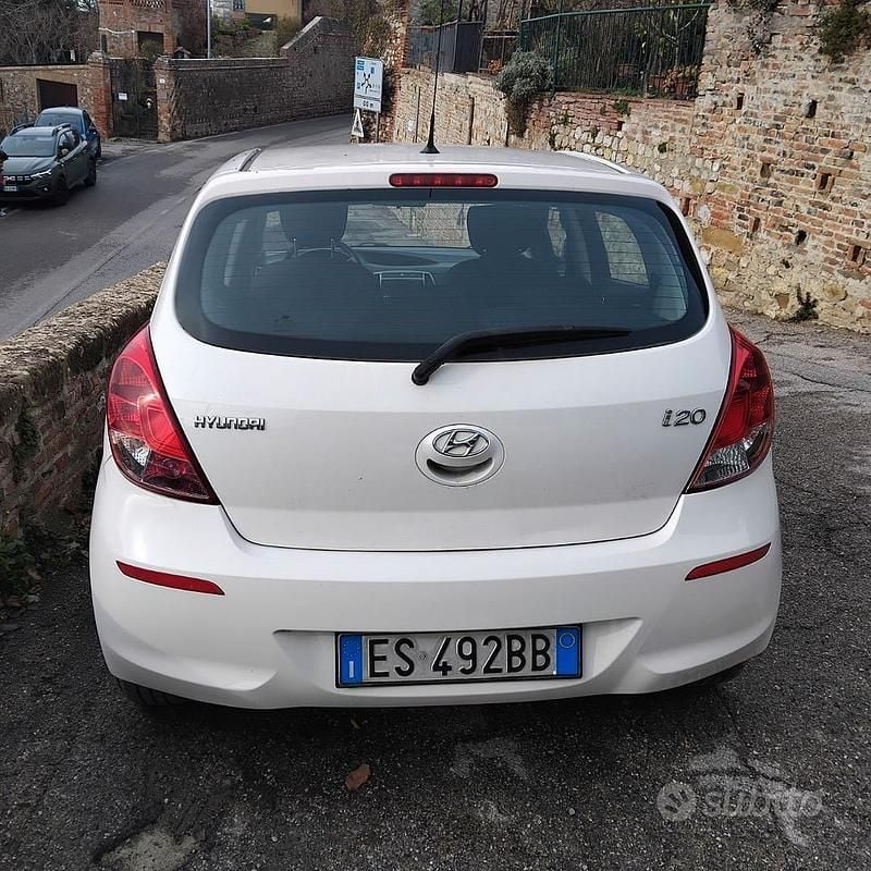 Usata Hyundai i20 Classic 85 CV (62 kW) 2013 Bianco Berlina