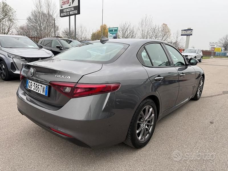 Usata Alfa Romeo Giulia Executive 160 CV (117 kW) 2020 Grigio Berlina