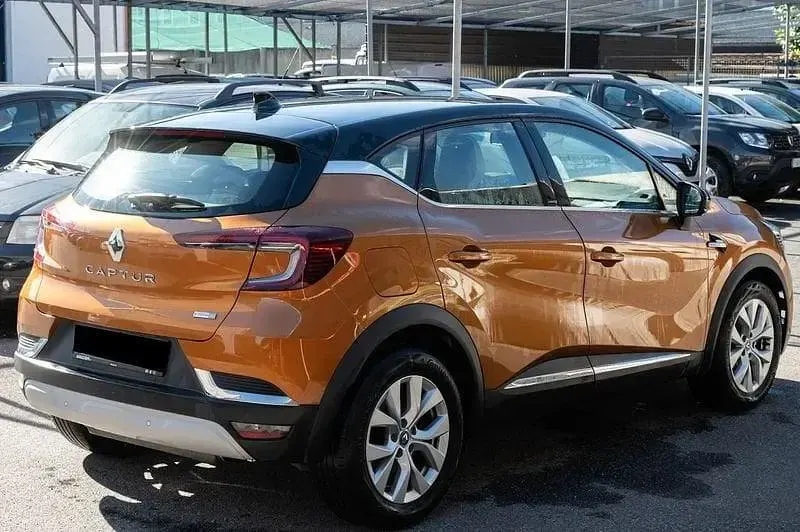 Usata Renault Captur Intens 159 CV (116 kW) 2020 Arancione SUV