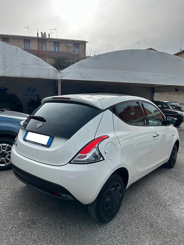 Usata Lancia Ypsilon S 95 CV (69 kW) 2012 Bianco Utilitaria