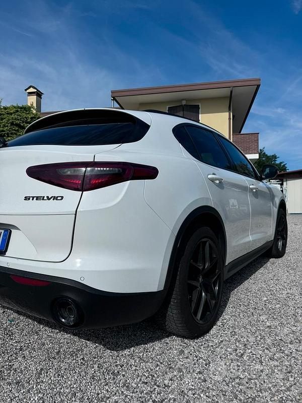 Usata Alfa Romeo Stelvio Tech Edition 210 CV (154 kW) 2019 Bianco SUV