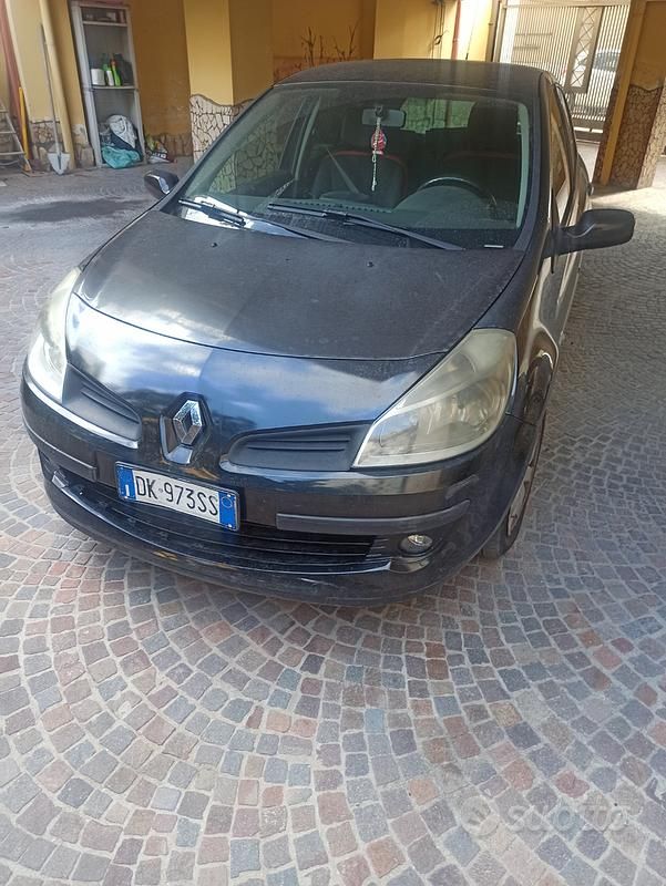 Nero Usata 2007 Renault Clio II Due volumi | 1000 € (Buon prezzo) - Immagine 1/1