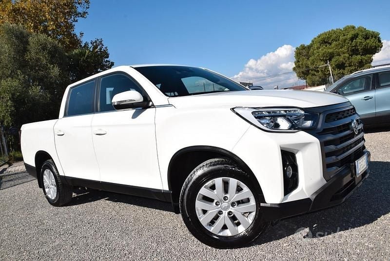 Usata Ssangyong (KGM) Rexton 202 CV (148 kW) 2023 Bianco SUV