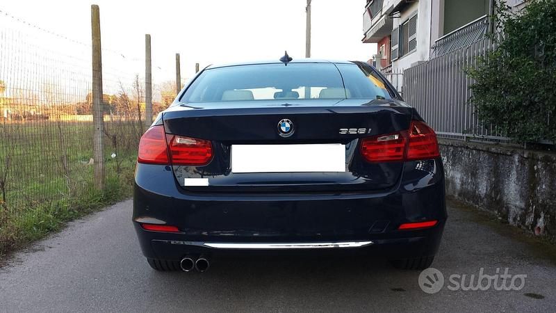 Usata BMW 328 Efficient Dynamics 245 CV (180 kW) 2012 Blu Berlina