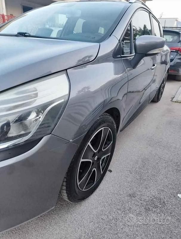 Usata Renault Clio GrandTour 90 CV (66 kW) 2013 Grigio Station wagon
