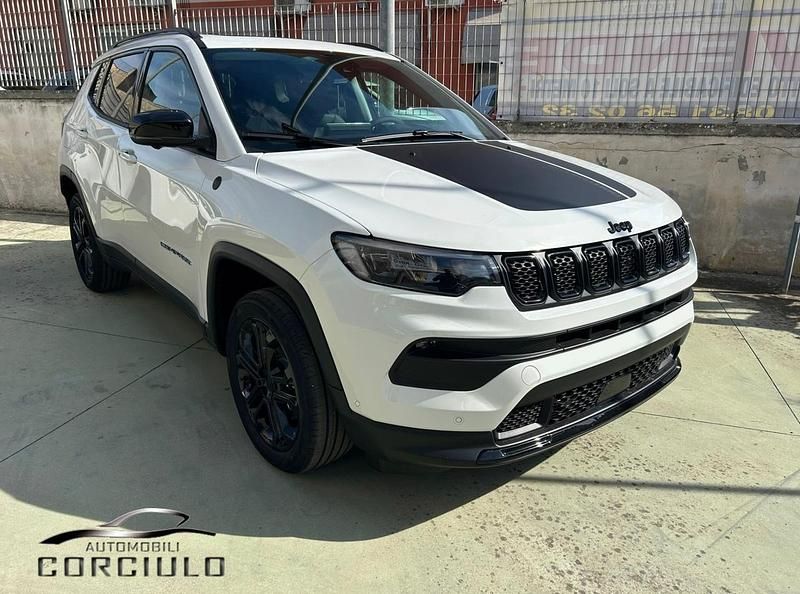 Bianco Nuova 2025 Jeep Compass North SUV | 35.600 € - Immagine 1/4
