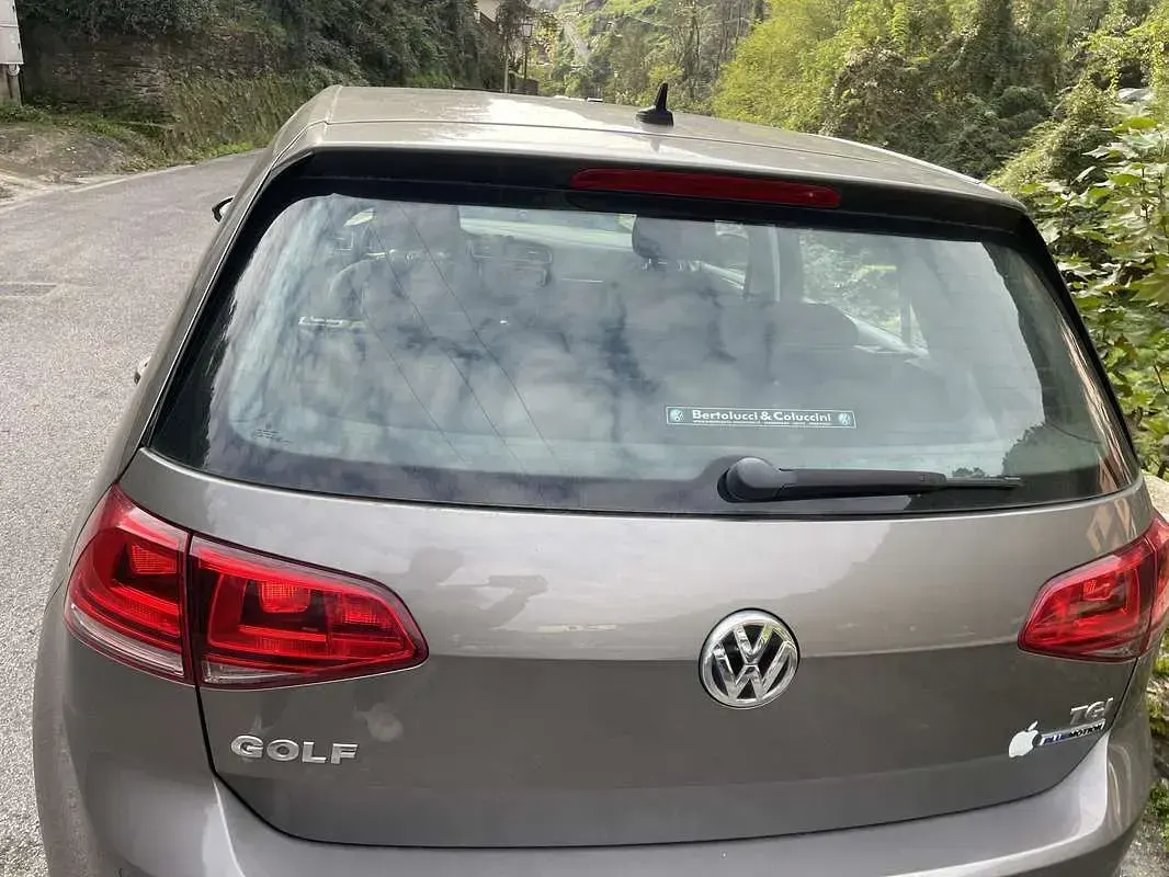 Usata VW Golf VII Highline 110 CV (80 kW) 2016 Berlina