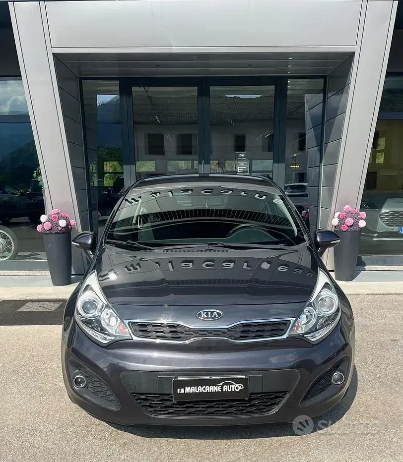 Usata Kia Rio 90 CV (66 kW) 2012 Grigio Berlina